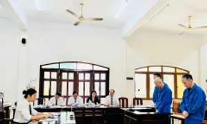 Ba người Hàn Quốc bị phạt tù vì phá két sắt trộm vàng Ba người Hàn Quốc bị phạt tù vì phá két sắt trộm vàng