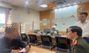 Đến ngân hàng vay 5 tỷ đồng để chuyển cho kẻ gian Đến ngân hàng vay 5 tỷ đồng để chuyển cho kẻ gian