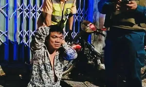 Nổ súng trấn áp người tấn công CSGT ở chốt đo nồng độ cồn Nổ súng trấn áp người tấn công CSGT ở chốt đo nồng độ cồn