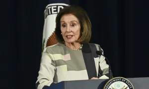 Bà Pelosi bị thương, nhập viện ở Luxembourg Bà Pelosi bị thương, nhập viện ở Luxembourg
