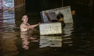 Người dân Thái Nguyên nhận cứu trợ trong đêm